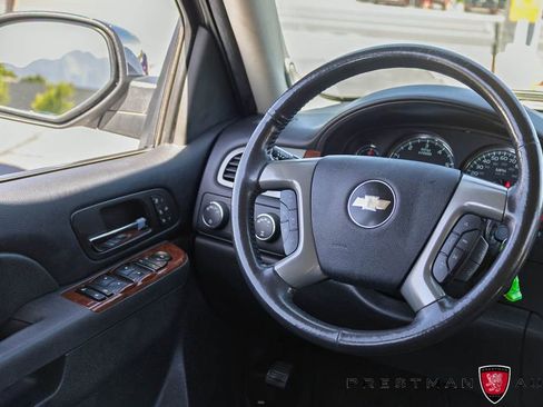 Used 2014 Chevrolet Suburban LTZ AWD/4WD image 35