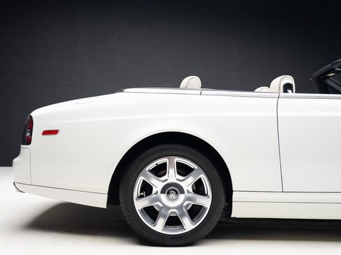 Used 2013 Rolls-Royce Phantom Drophead Coupe image 37