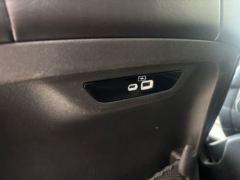 Used 2024 Chrysler Pacifica Limited FWD image 21