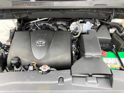 Used 2018 Toyota Highlander Limited w/ Carpet Mat Package (TMS) AWD/4WD image 23