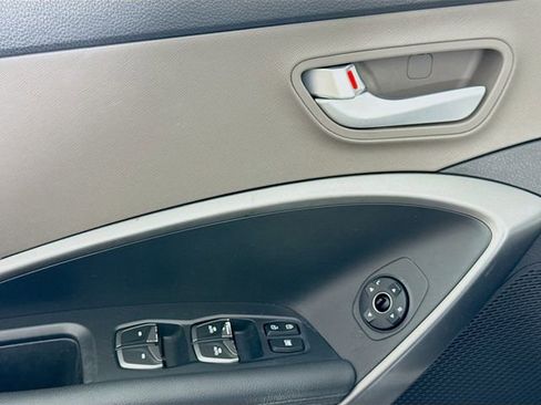 Used 2018 Hyundai Santa Fe Sport w/ 2.4L Value Package 02 image 19