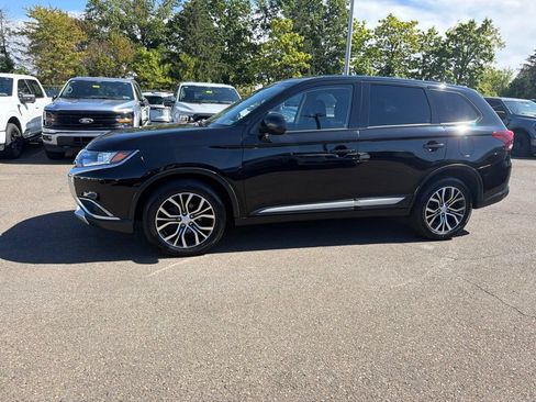 Used 2018 Mitsubishi Outlander ES AWD/4WD image 3