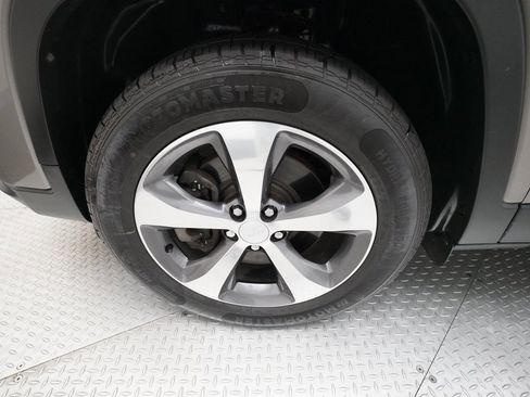 Used 2020 Jeep Cherokee Limited image 27