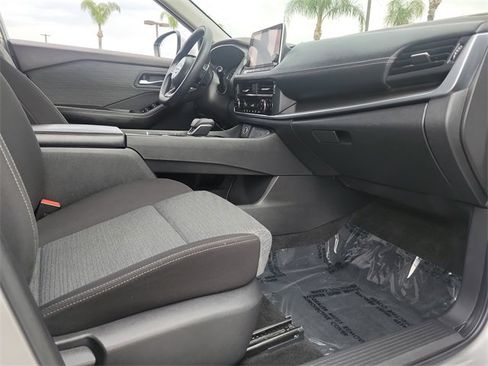 Used 2023 Nissan Rogue SV image 22