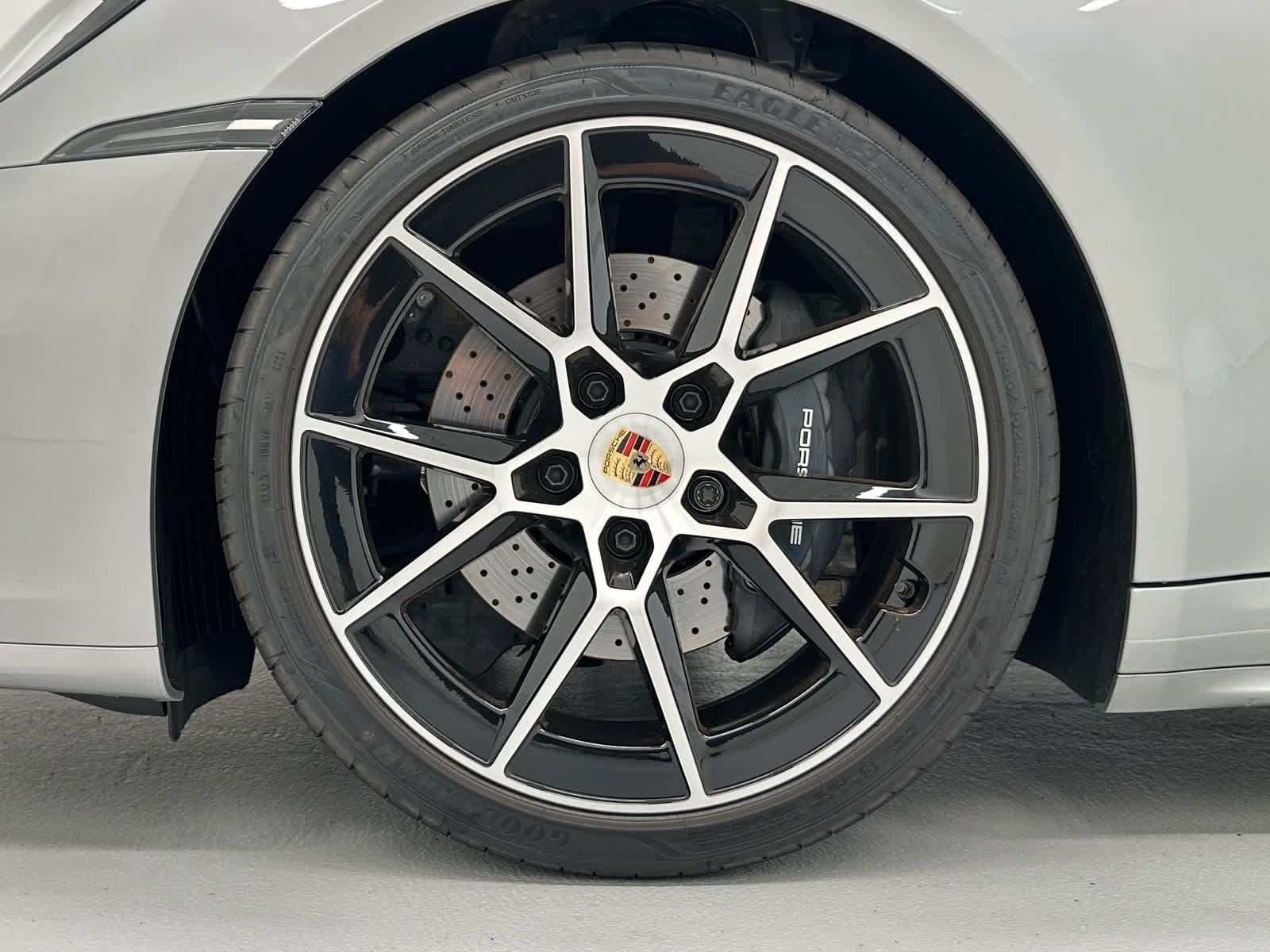 Used 2025 Porsche 911 Carrera T RWD image 9