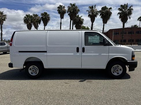 New 2026 GMC Savana 2500 w/ Driver Convenience Package RWD image 3