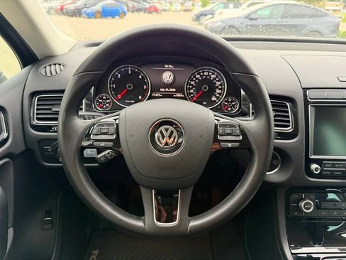 Used 2016 Volkswagen Touareg Sport AWD/4WD image 12