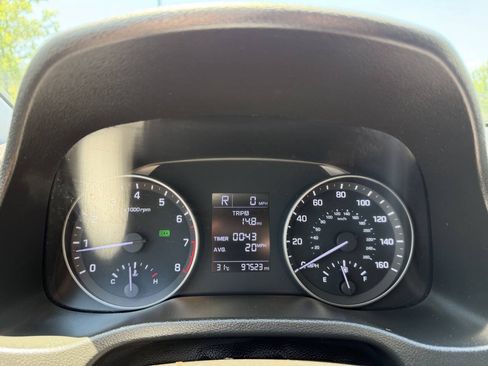 Used 2017 Hyundai Elantra SE FWD image 22
