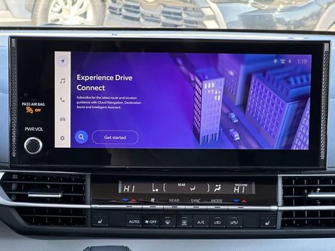 Used 2025 Toyota Sienna XLE image 17