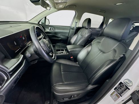 Used 2024 Kia Sorento S image 13