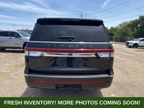 Used 2024 Lincoln Navigator Reserve AWD/4WD image 3