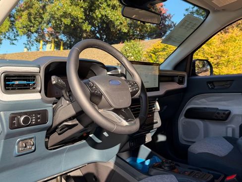 Used 2025 Ford Maverick XLT w/ XLT Luxury Package image 13