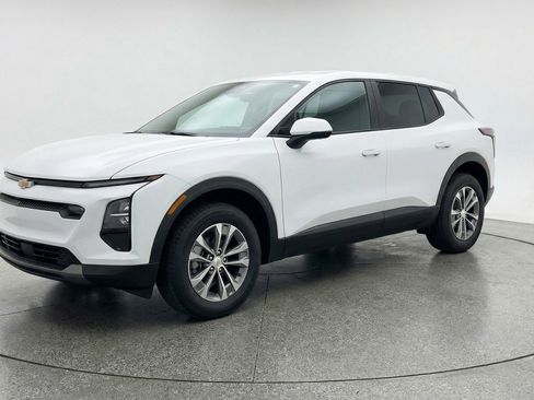 Used 2025 Chevrolet Equinox LT FWD image 3