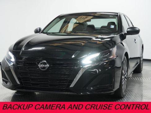 Used 2024 Nissan Altima 2.5 SV image 3