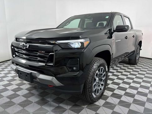 Used 2024 Chevrolet Colorado Z71 w/ Z71 Convenience Package 2 image 3