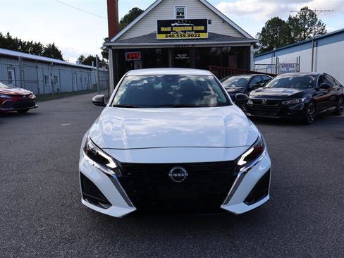 Used 2025 Nissan Altima 2.5 SV image 2