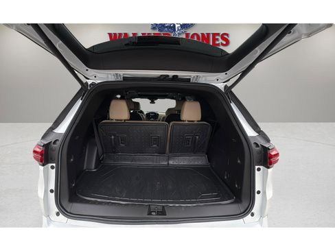 Used 2023 Chevrolet Traverse Premier image 23
