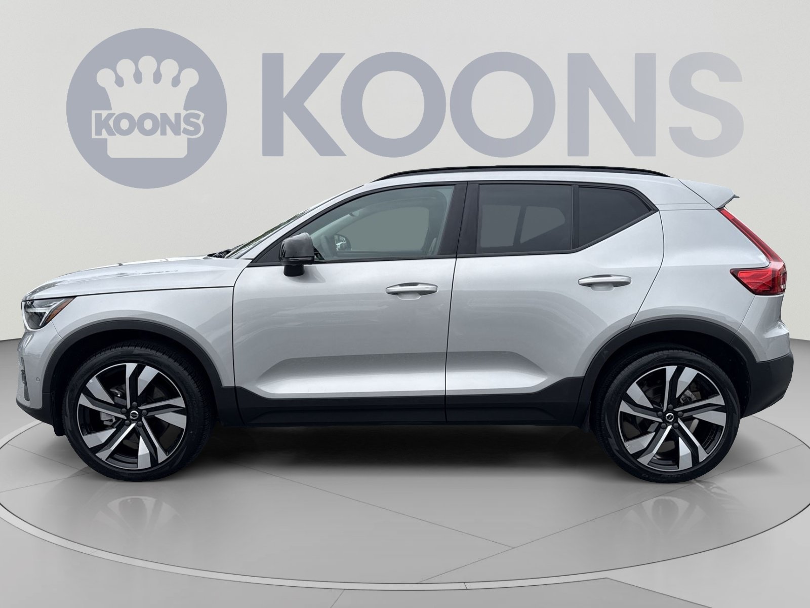 Used 2024 Volvo XC40 B5 Plus w/ Climate Package AWD/4WD image 2