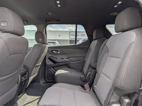 Used 2023 Chevrolet Traverse LT w/ Rear Camera Mirror Package image 10