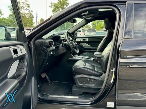 Used 2020 Ford Explorer Platinum w/ Premium Technology Package AWD/4WD image 15
