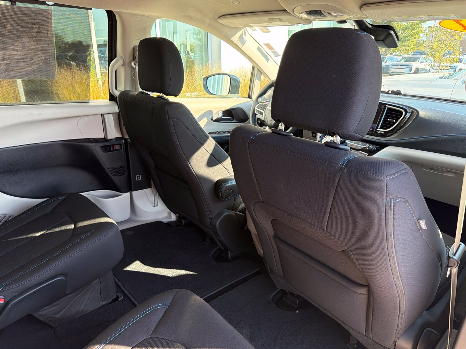Used 2021 Chrysler Pacifica Touring w/ Cold Weather Group FWD image 49