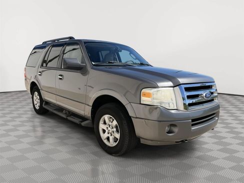 Used 2010 Ford Expedition XLT AWD/4WD image 3
