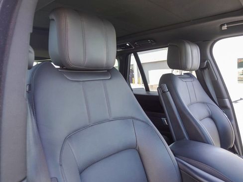 Used 2019 Land Rover Range Rover HSE image 14