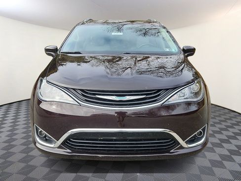 Used 2018 Chrysler Pacifica Touring-L image 2