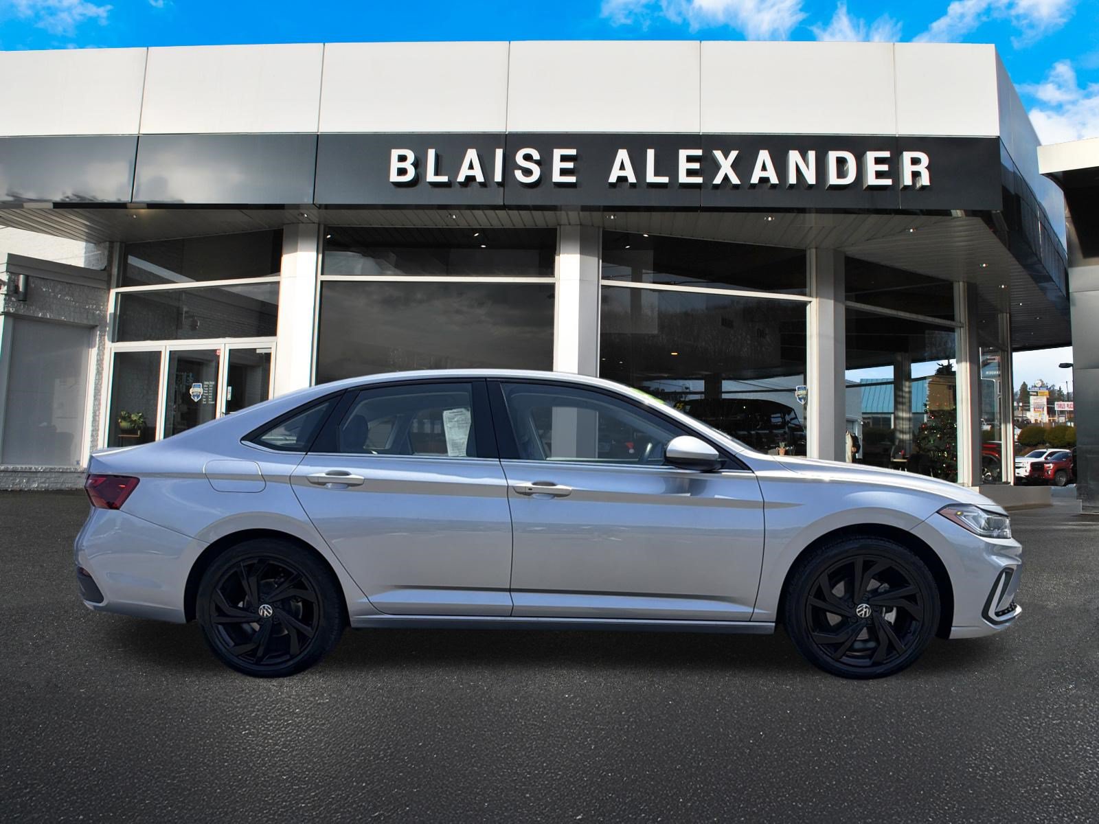 Used 2025 Volkswagen Jetta SE FWD image 2