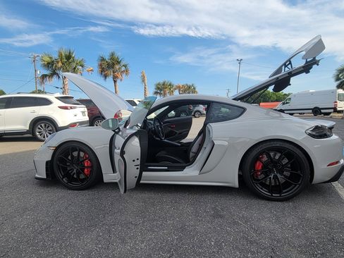 Used 2022 Porsche 718 Cayman GT4 image 22