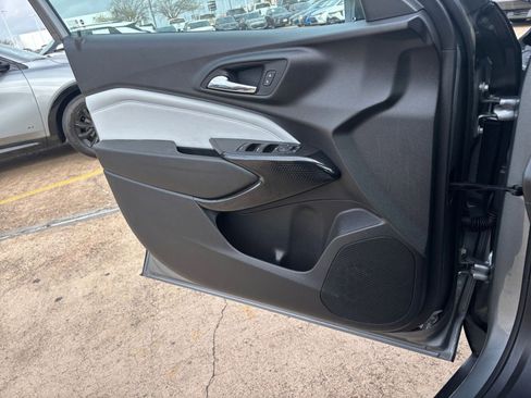 Used 2025 Chevrolet Trax LT image 18