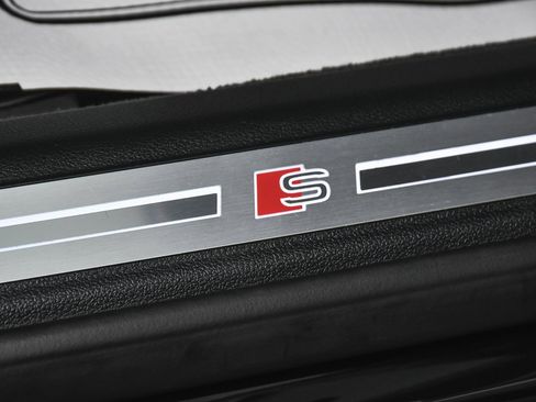 Used 2023 Audi S8 image 18