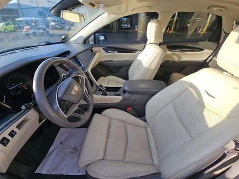 Used 2017 Cadillac XT5 Luxury w/ Driver Awareness Package image 7