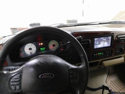 Used 2005 Ford F350 Lariat image 7