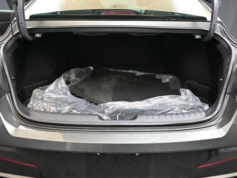 Certified 2025 Hyundai Elantra SE image 17