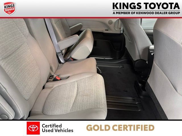Used 2025 Toyota Sienna LE AWD/4WD image 12