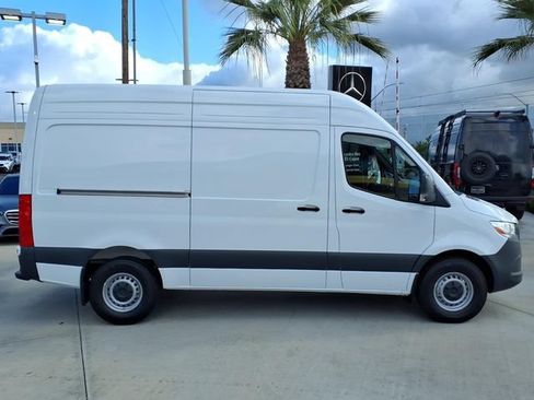 Used 2025 Mercedes-Benz Sprinter 2500 image 21