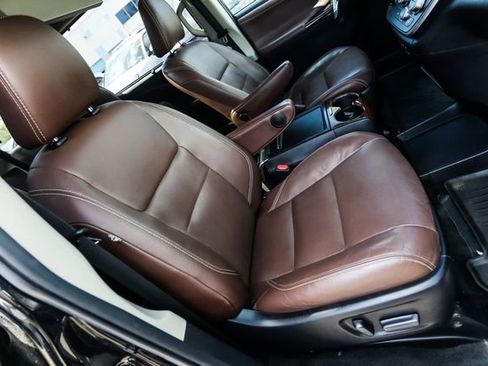 Used 2017 Toyota Sienna Limited Premium image 40