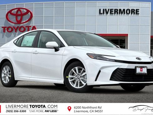 New 2025 Toyota Camry LE w/ Convenience Package FWD image 1