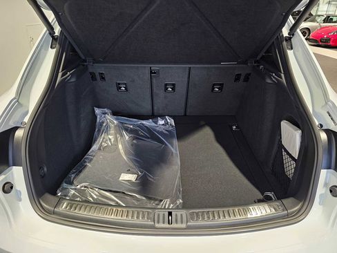 Used 2025 Porsche Macan image 15
