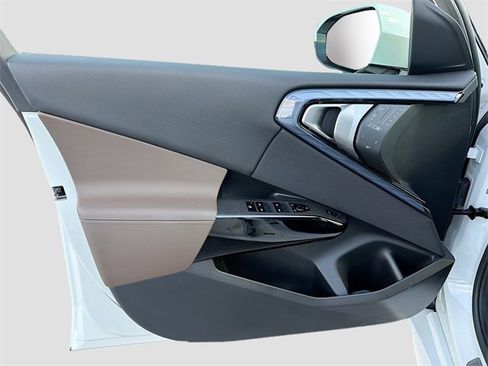 Used 2026 BMW X3 xDrive30 w/ Premium Package image 23