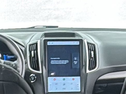 Used 2024 Ford Edge SE image 16