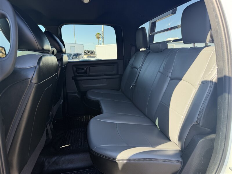 Used 2024 RAM 5500 Tradesman w/ Chrome Appearance Group RWD image 13