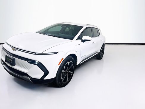 Used 2025 Chevrolet Equinox EV LT w/ Convenience Package image 3