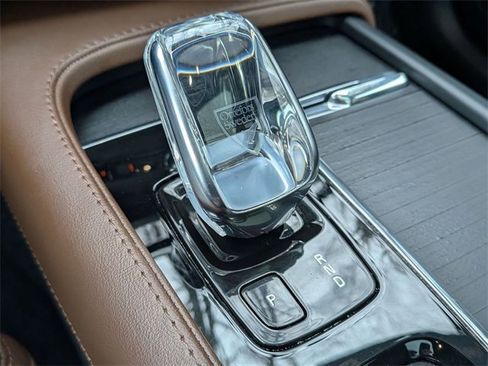 Certified 2022 Volvo XC90 T8 Inscription w/ Lounge Package image 18