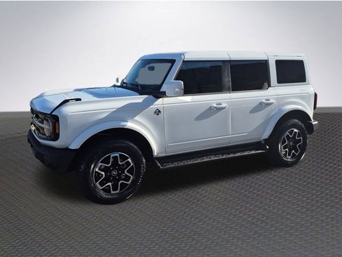 New 2025 Ford Bronco Outer Banks image 2