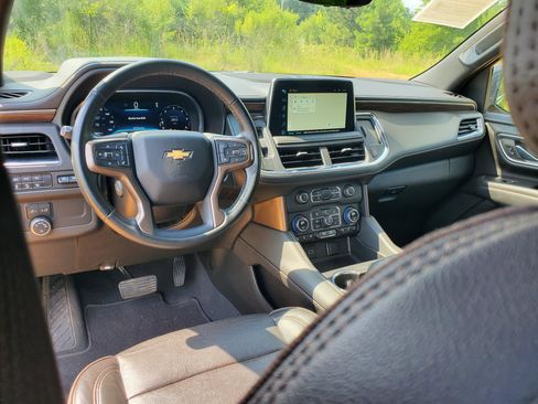 Used 2023 Chevrolet Suburban High Country AWD/4WD image 32