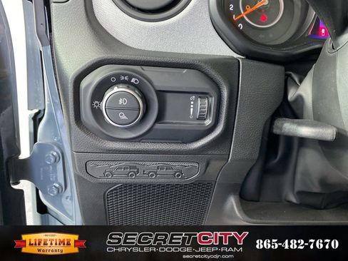 Used 2024 Jeep Gladiator Sport image 14
