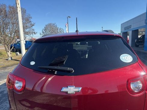 Used 2011 Chevrolet Traverse LT w/ Personal Connectivity Package image 4