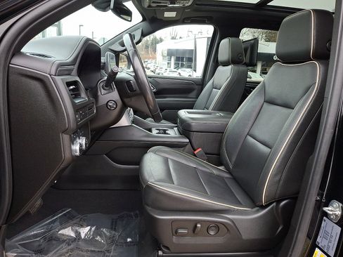 Used 2021 GMC Yukon SLT w/ SLT Premium Package image 16